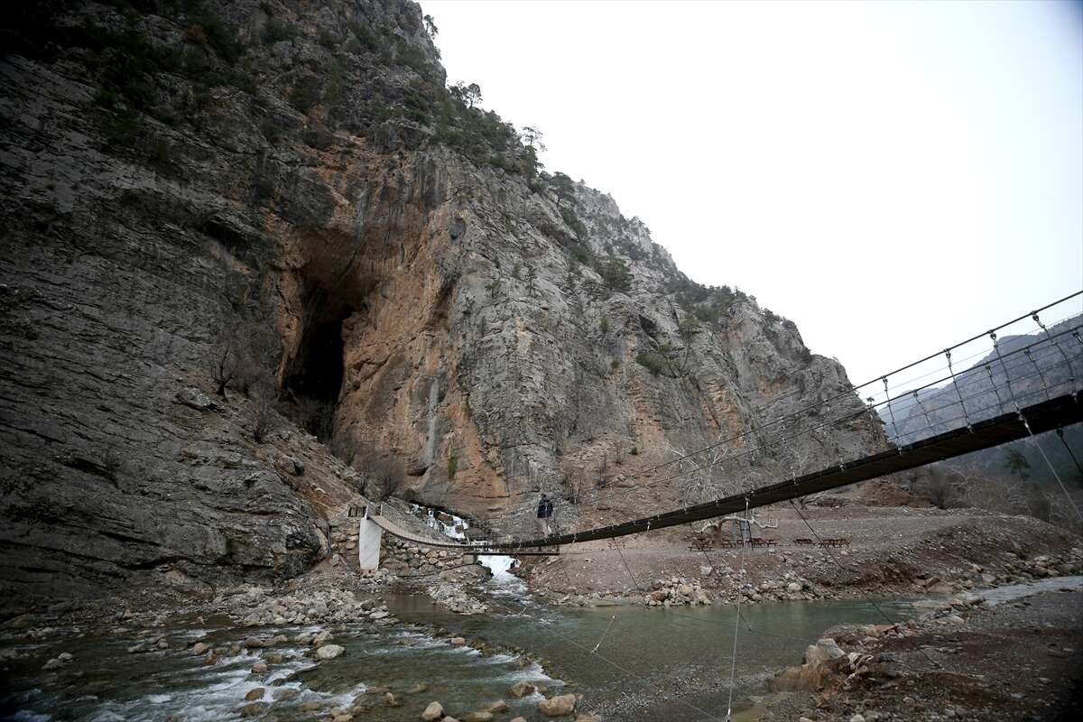 Göksu Şelalesi yeni asma köprüsüyle doğaseverlerin gözdesi oldu 7